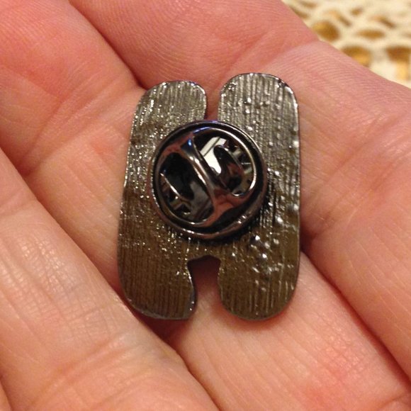 Funky Letter "H" initial jewelry pin - Picture 2 of 3
